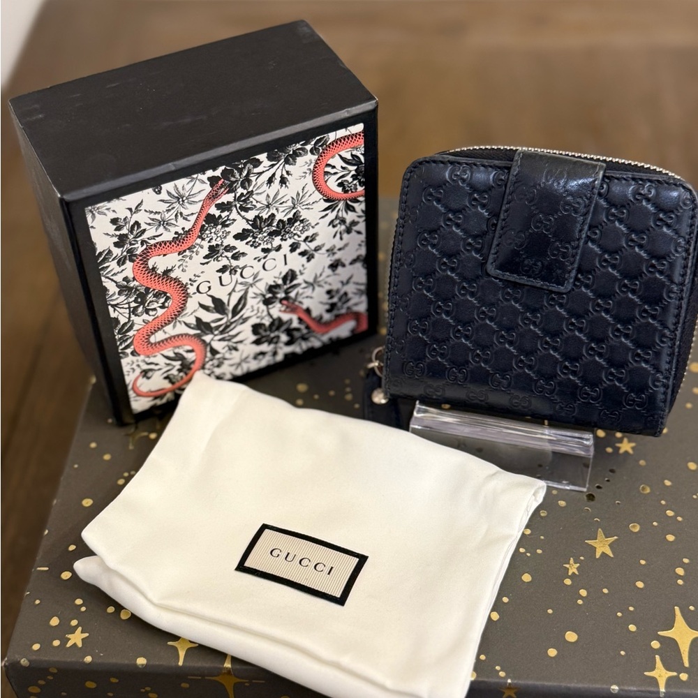 💼 Authentic Gucci Embossed Leather Zip-Around Wallet with Box & Dust Bag